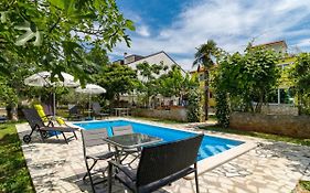 Apartment Villa Sandra - Pul411 By Interhome
